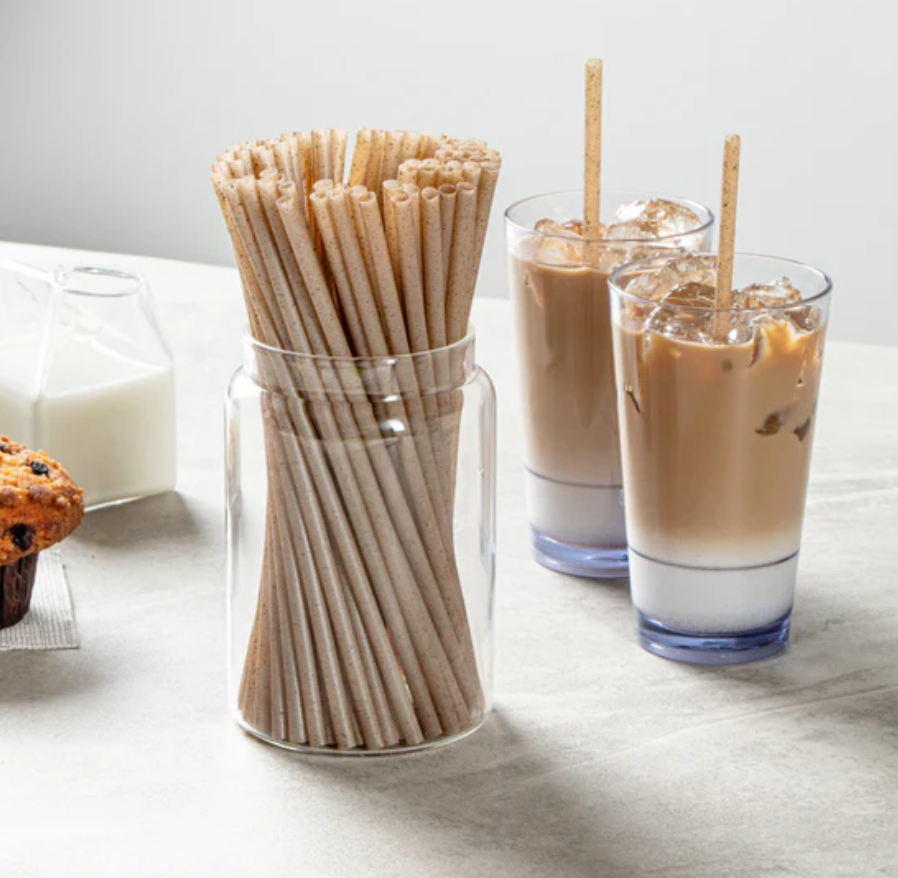 Straws in Iced Drinks